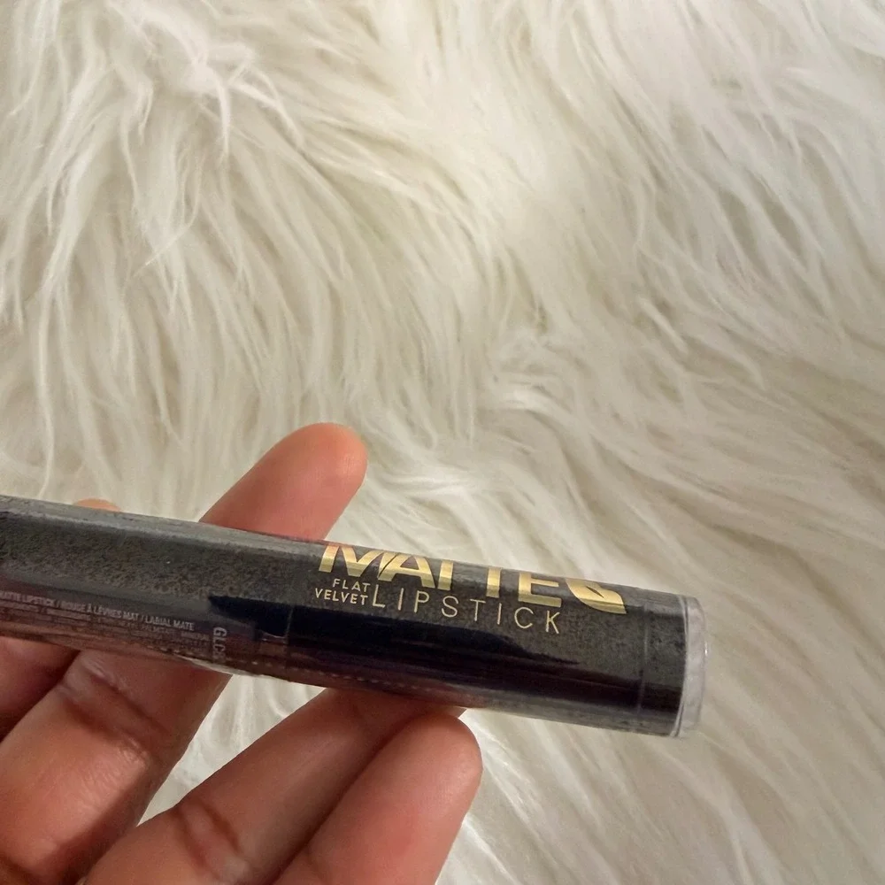 L.A. Girl Matte Flat Velvet Lipstick Raven GLC826 Dark Grey Black New Sealed
